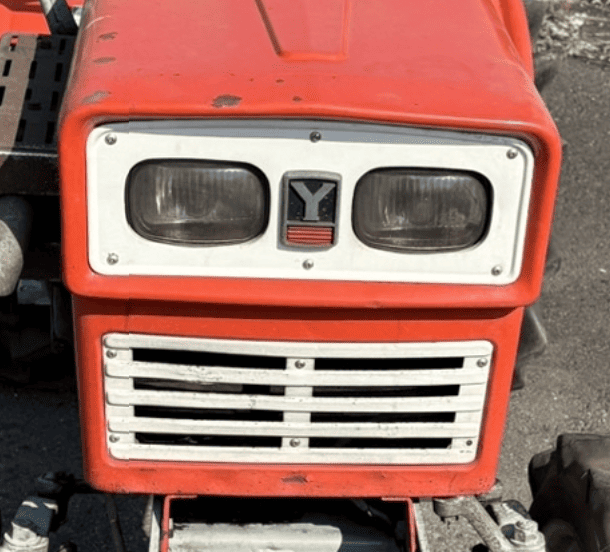 外装の劣化が激しいトラクター